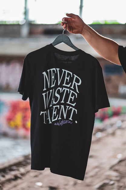 Тениска „Never Waste Talent“.